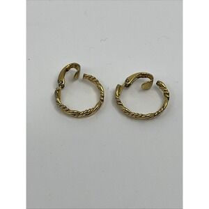 Vintage CROWN TRIFARI Gold Tone‎ Textured Braided Clip-On Hoop Earrings .75"